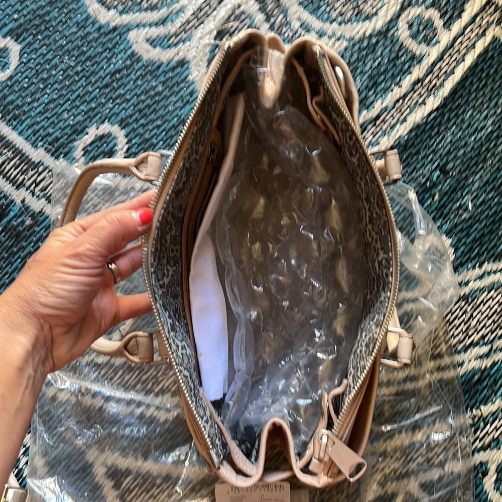 Liebeskind Blush Leather Bag - Picture 9 of 12